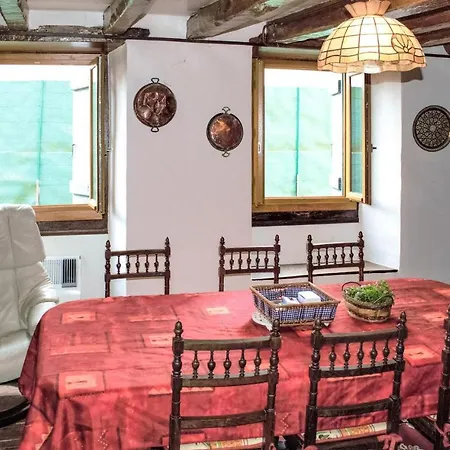 6 Bedroom Amazing In Prázdninový dům